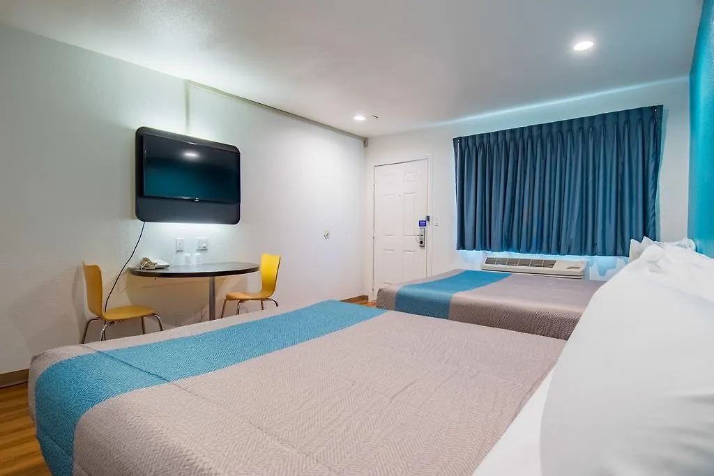 Hotel Motel 6-San Bernardino, Ca - Downtown
